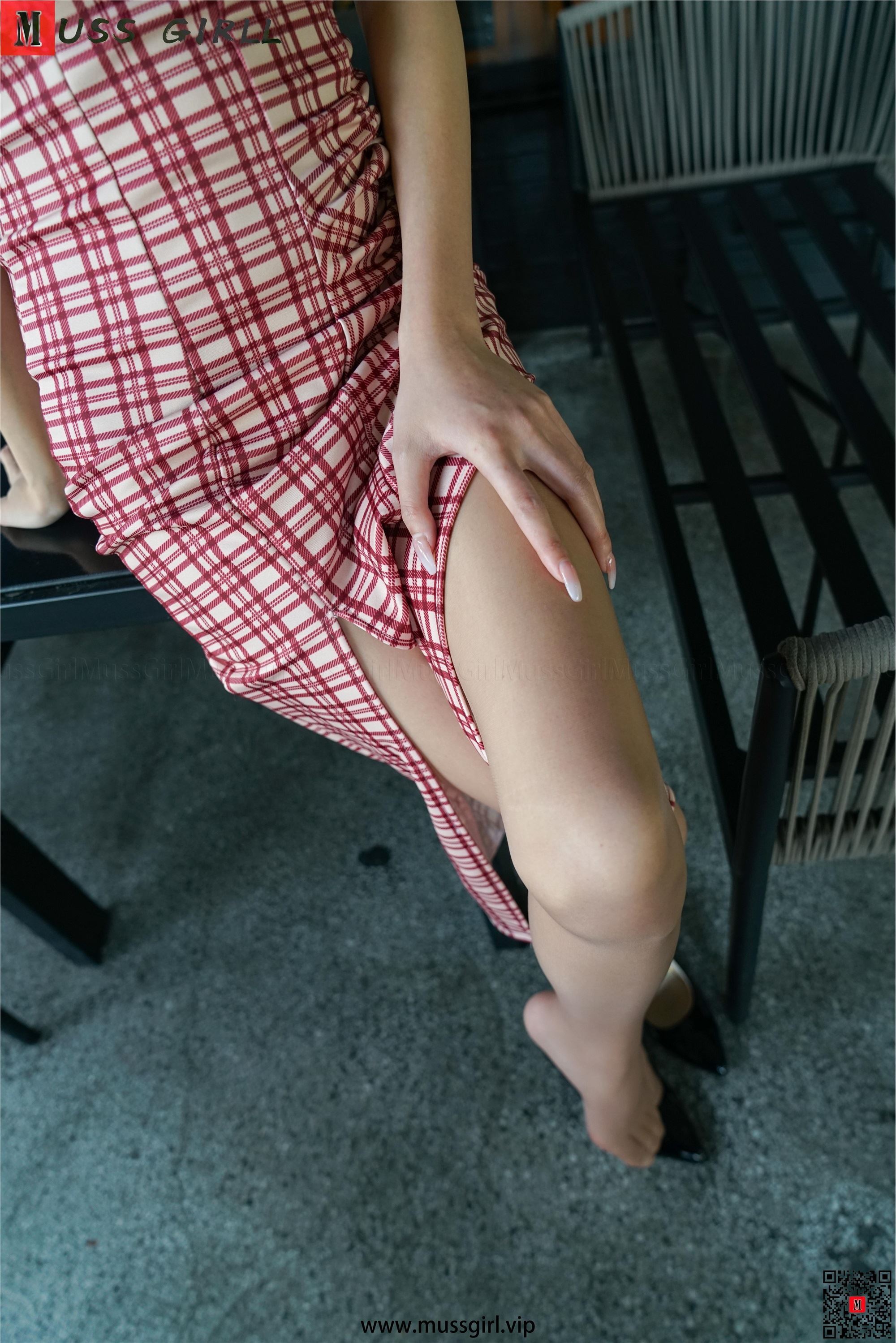 MussGirl慕丝女郎  NO.221 这肉丝脚爱了 小玉